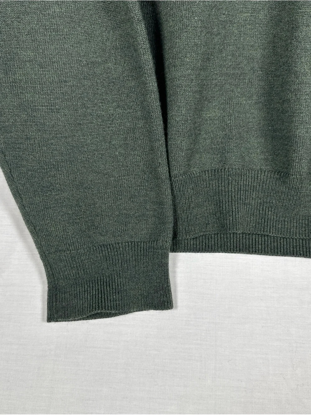 Brooks Brothers Men's Dark Green V-Neck Sweater Merino Wool Blend Medium
